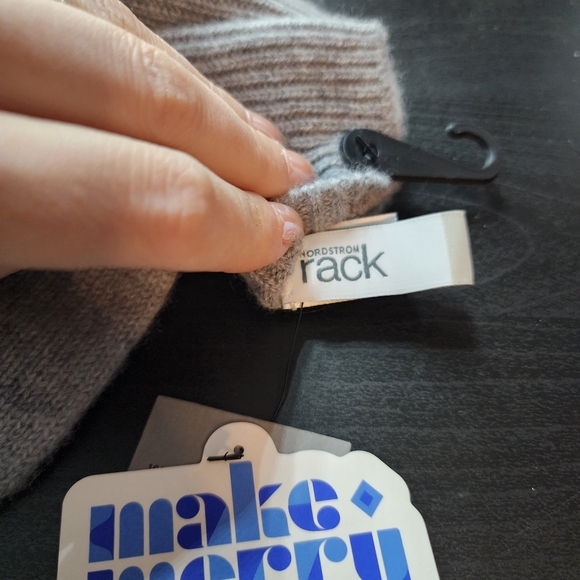 Cashmere Gray Gloves - Picture 2 of 4